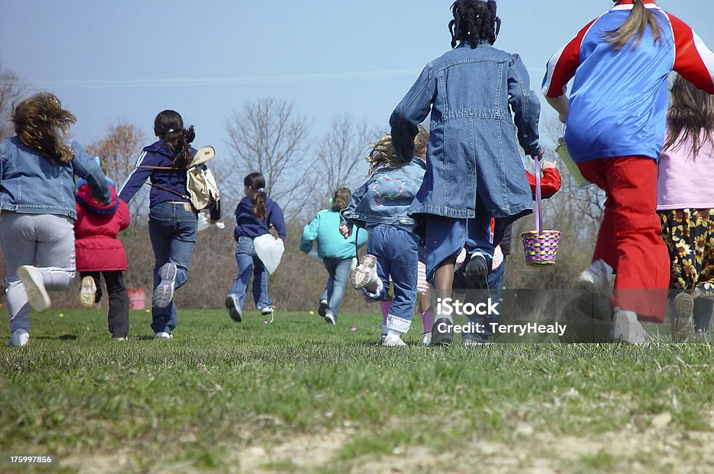 Bambini Correre lontano - Foto stock royalty-free di Attività