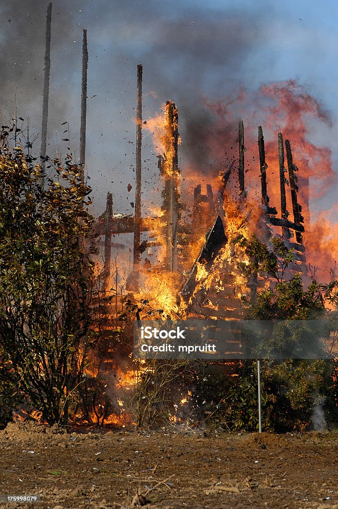 House de feu - Photo de Accident et désastre libre de droits