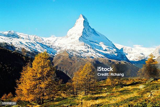 Góra Matterhorn 02 - zdjęcia stockowe i więcej obrazów Góra Matterhorn - Góra Matterhorn, Jesień, Alpy Szwajcarskie