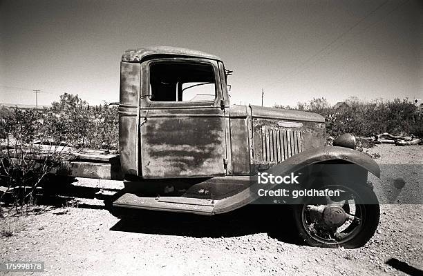 Rotta Auto A Ovest - Fotografie stock e altre immagini di 1920-1929 - 1920-1929, Furgone pickup, Borsa termica