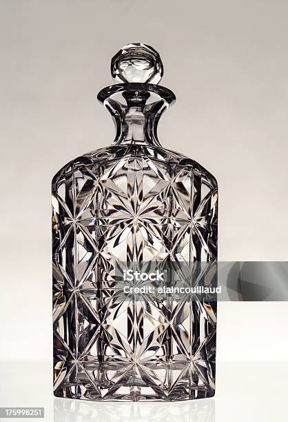 Photo libre de droit de Carafe Le Decanter Crystal banque d'images et plus d'images libres de droit de Carafe à décanter - Carafe à décanter, Cristaux, Verre en cristal