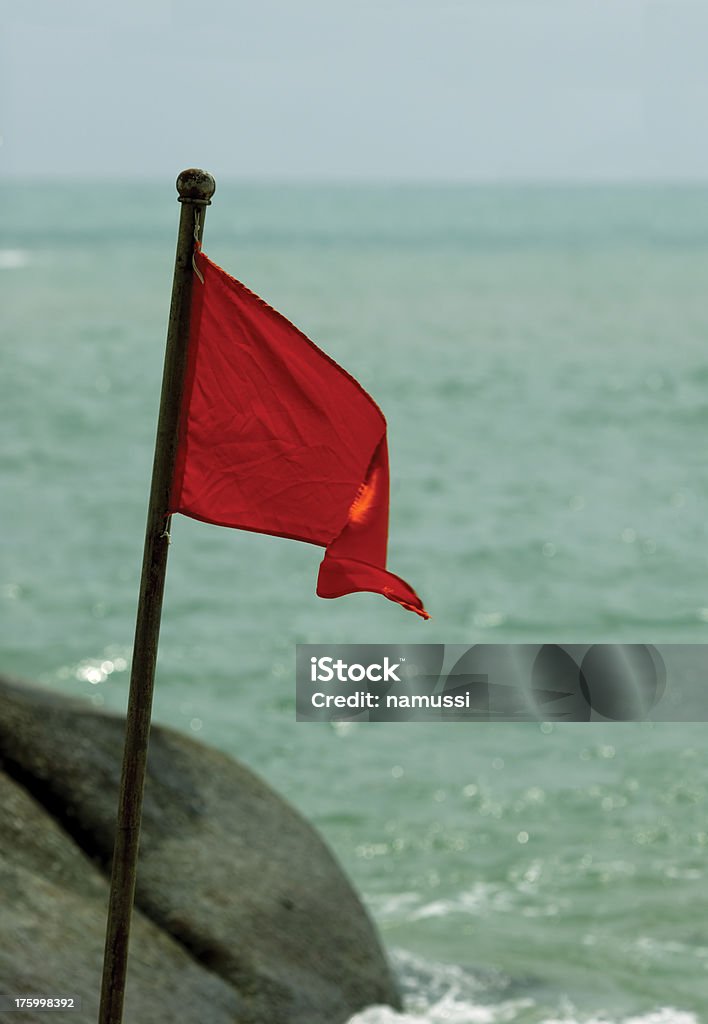 Spiaggia di pericolo: red bandiera - Foto stock royalty-free di Acqua