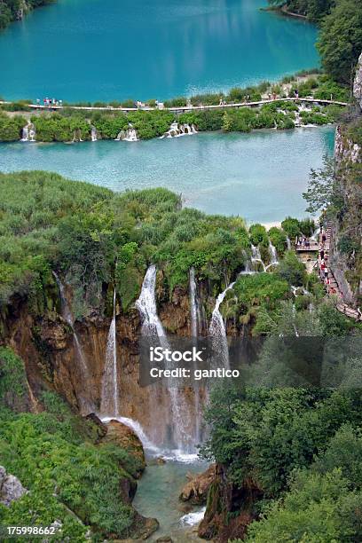 Impactante Vista En El Parque Nacional De Plitvice Lakes Foto de stock y más banco de imágenes de Parque Nacional de los Lagos de Plitvice