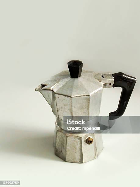 Moka Pot Foto de stock y más banco de imágenes de Bebida - Bebida, Café - Bebida, Café - Edificio de hostelería