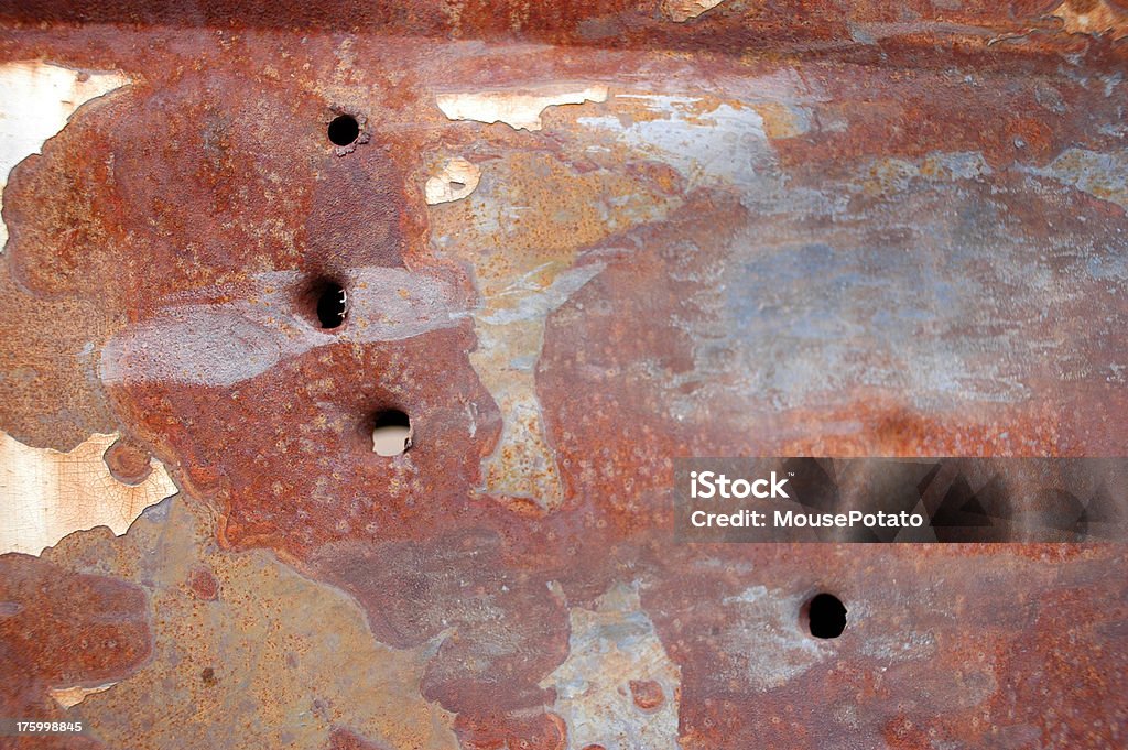 Buracos de bala em rusty painel de carro - Foto de stock de Carro royalty-free