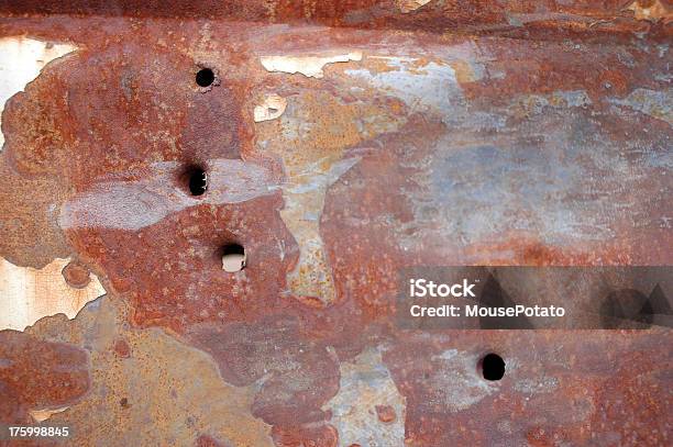 Foto de Buracos De Bala Em Rusty Painel De Carro e mais fotos de stock de Carro - Carro, Deserto australiano, Enferrujado