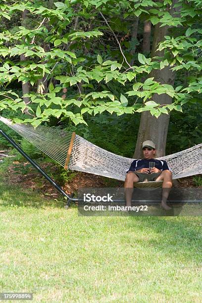 Rilassati - Fotografie stock e altre immagini di Adulto - Adulto, Albero, Amaca