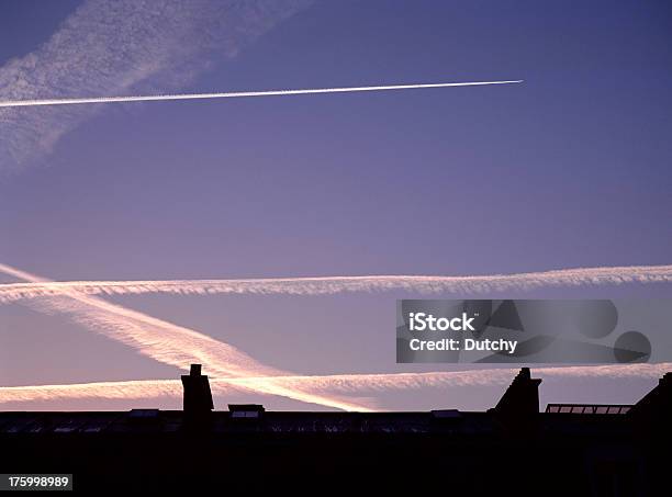 Air Traffic Über Paris Stockfoto und mehr Bilder von Aktivitäten und Sport - Aktivitäten und Sport, Bewegung, Blau