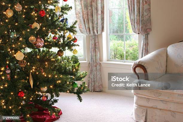 Natale Interno - Fotografie stock e altre immagini di Albero - Albero, Albero di natale, Ambientazione interna