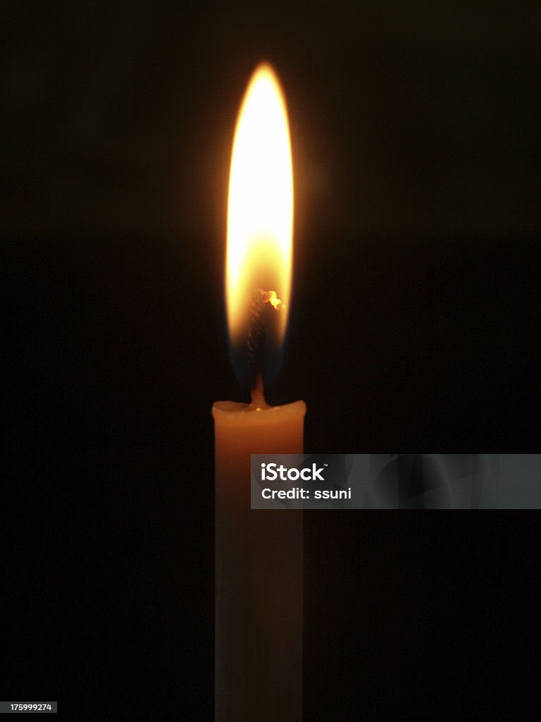 Candela, con sfondo nero - Foto stock royalty-free di Arancione