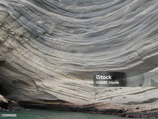 Foto de Parede De Rocha e mais fotos de stock de Substrato Rochoso - Substrato Rochoso, Cascalho, Cinza - Descrição de Cor