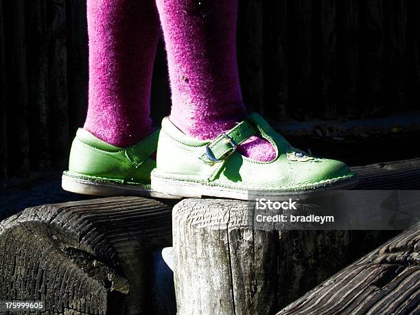 Equilibrar Cuadrados De Foto de stock y más banco de imágenes de Adolescente - Adolescente, Bebé, Estilos de vida