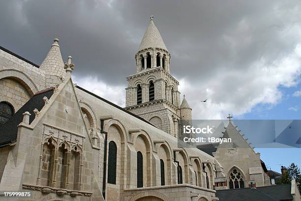 Photo libre de droit de Avant La Tempête banque d'images et plus d'images libres de droit de Poitiers - Poitiers, Catholicisme, Cathédrale