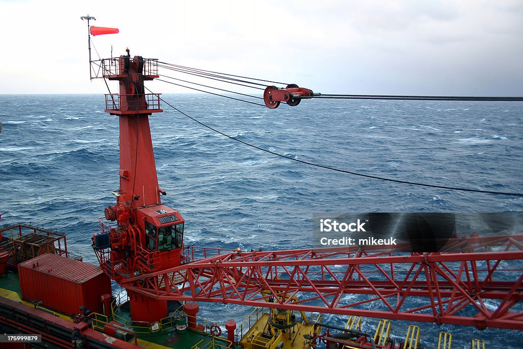 Impianto di perforazione petrolifera piattaforma Gru cabina e il boom - Foto stock royalty-free di Acqua