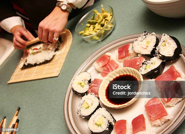 Sushiauswahl Stockfoto und mehr Bilder von Etwas herstellen - Etwas herstellen, Sushi, Asien