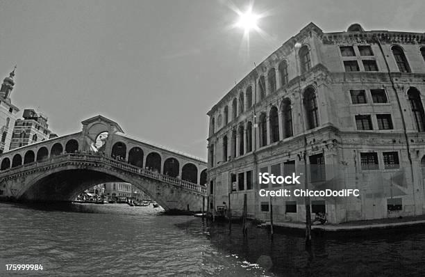 Photo libre de droit de Pont Du Rialto À Venise Avec Le Grand Canal banque d'images et plus d'images libres de droit de Adulte - Adulte, Architecture, Art