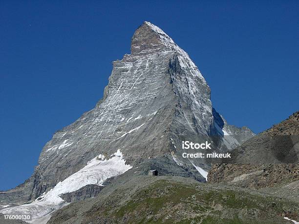 Góra Matterhorn Góry Alpy Szwajcaria - zdjęcia stockowe i więcej obrazów Alpinizm - Alpinizm, Alpy, Alpy Szwajcarskie