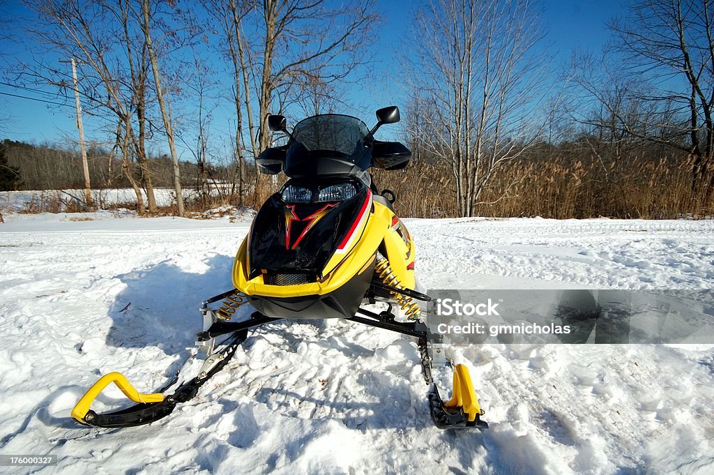 PARA snowmobile - Foto de stock de Maine royalty-free