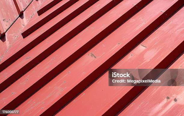 Telhado De Metal Vermelho - Fotografias de stock e mais imagens de Perceção Sensorial - Perceção Sensorial, Ângulo, Abstrato
