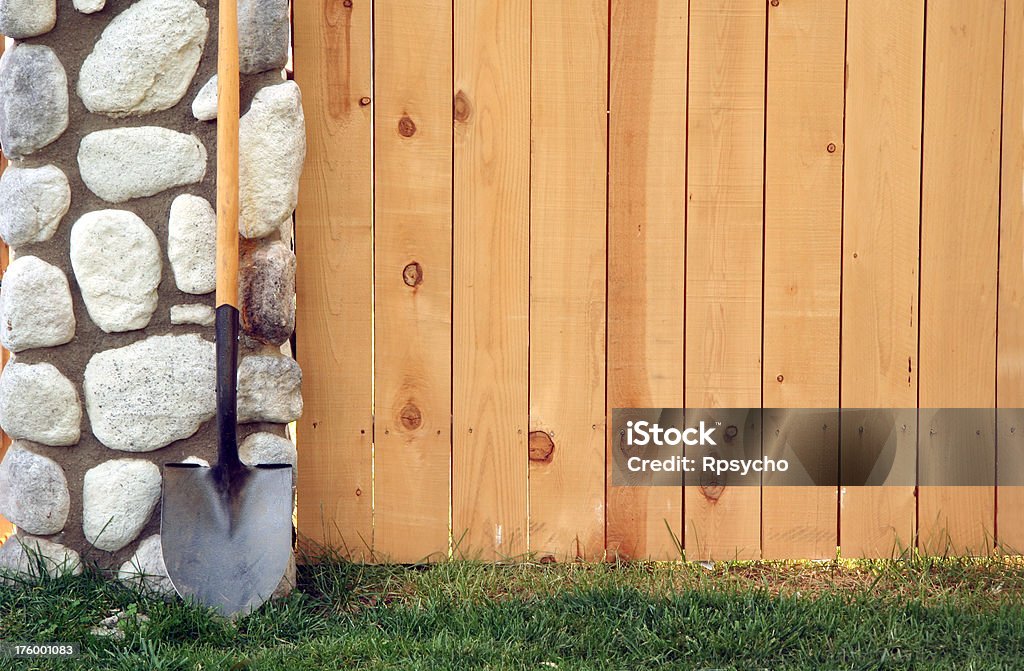 Barrière, de colonnes de pierre et de pelle - Photo de Bricolage libre de droits