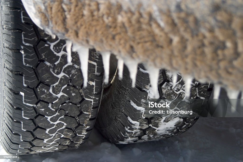 Boues de pneus d'hiver - Photo de Hiver libre de droits