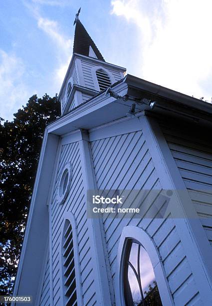 Vecchia Chiesa Torre Con Guglia - Fotografie stock e altre immagini di Chiesa - Chiesa, Oregon - Stato USA, Architettura