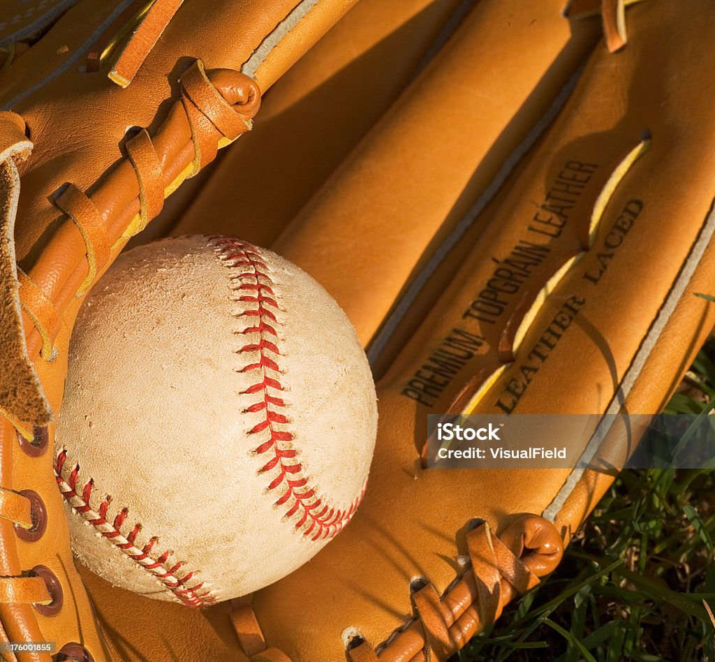 & Guanto da Baseball - Foto stock royalty-free di Afferrare
