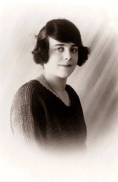 istock Retro Young Woman 176002347