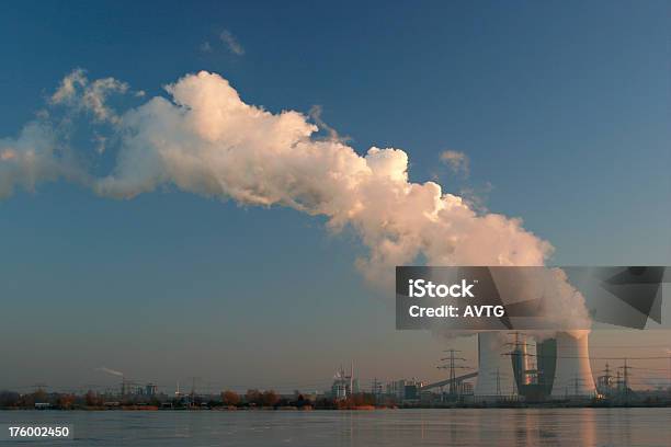 Kraftwerk Auf Zugefrorenen See Stockfoto und mehr Bilder von Atomkraftwerk - Atomkraftwerk, Japanische Kultur, Energieindustrie