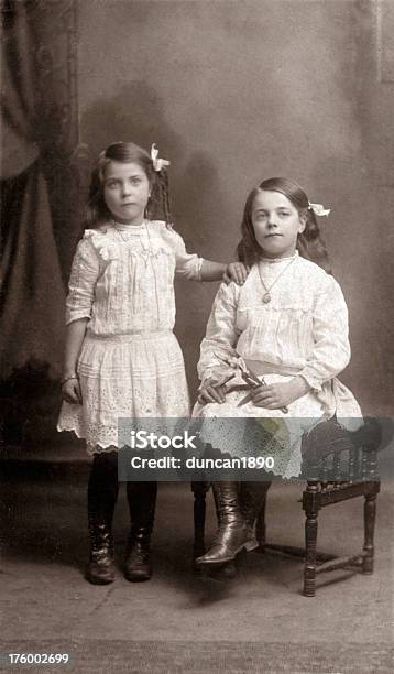 Sisters Stockfoto und mehr Bilder von Viktorianischer Stil - Viktorianischer Stil, Kind, Fotografie