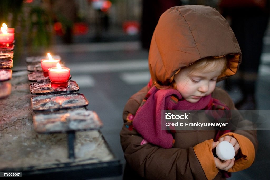 Pensativo Menina com Vela - Royalty-free Raparigas Foto de stock