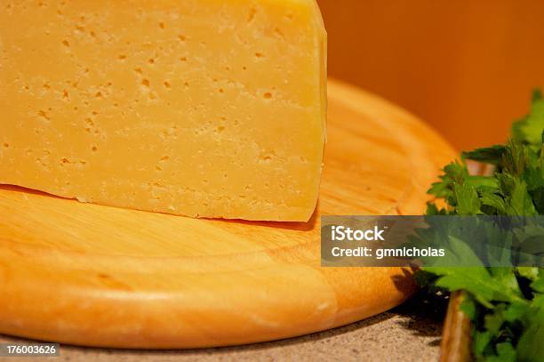 Сыр — стоковые фотографии и другие картинки Горизонтальный - Горизонтальный, Дерево - материал, Еда