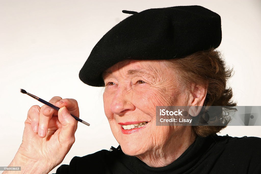 Mujer con cepillo de pintura - Foto de stock de Abuela libre de derechos