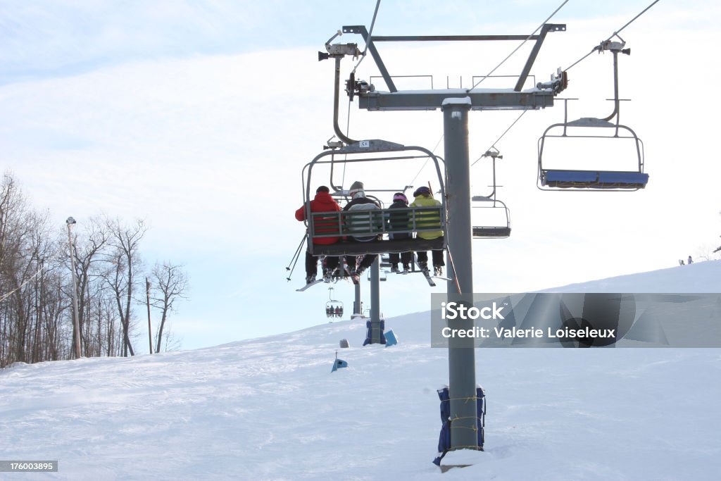 にスキーを - 4人のロイヤリティフリーストックフォト