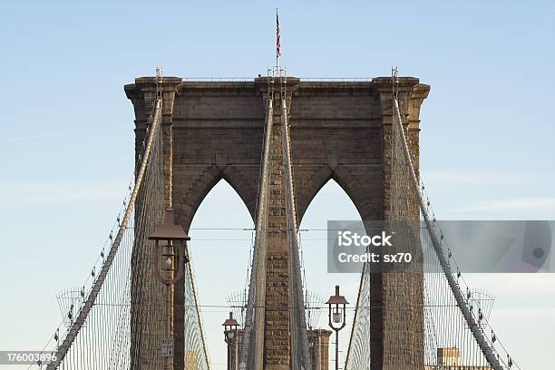 Ponte De Brooklyn - Fotografias de stock e mais imagens de Arco - Caraterística arquitetural - Arco - Caraterística arquitetural, Ponte de Brooklyn, Ao Ar Livre