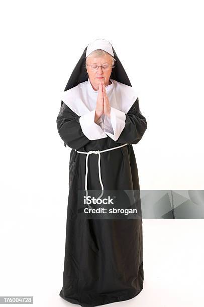 Nonne In Prayor Stockfoto und mehr Bilder von Nonne - Nonne, Alter Erwachsener, Bühnenkostüm