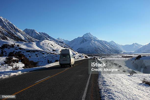 Campervan На Aoraki Гора Кука — стоковые фотографии и другие картинки Дом на колёсах - Дом на колёсах, Зима, Снег