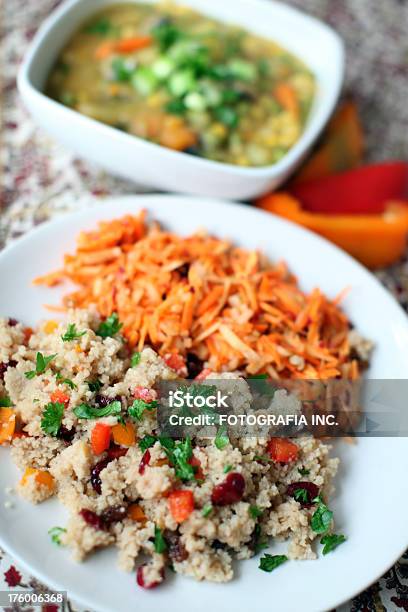 Fusão De Alimentos - Fotografias de stock e mais imagens de Arroz Integral - Arroz Integral, Salada, Alimentação Saudável
