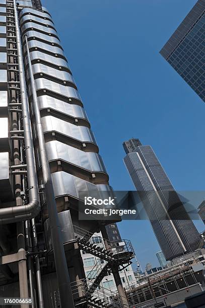 Lloyds Of London E Torre 42 - Fotografias de stock e mais imagens de 122 Leadenhall Street - 122 Leadenhall Street, Arranha-céu, Azul