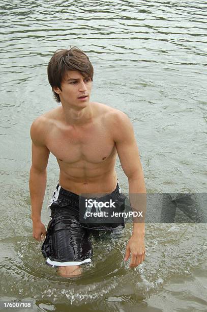 여름 Swimmer 20-24세에 대한 스톡 사진 및 기타 이미지 - 20-24세, 25-29세, 강