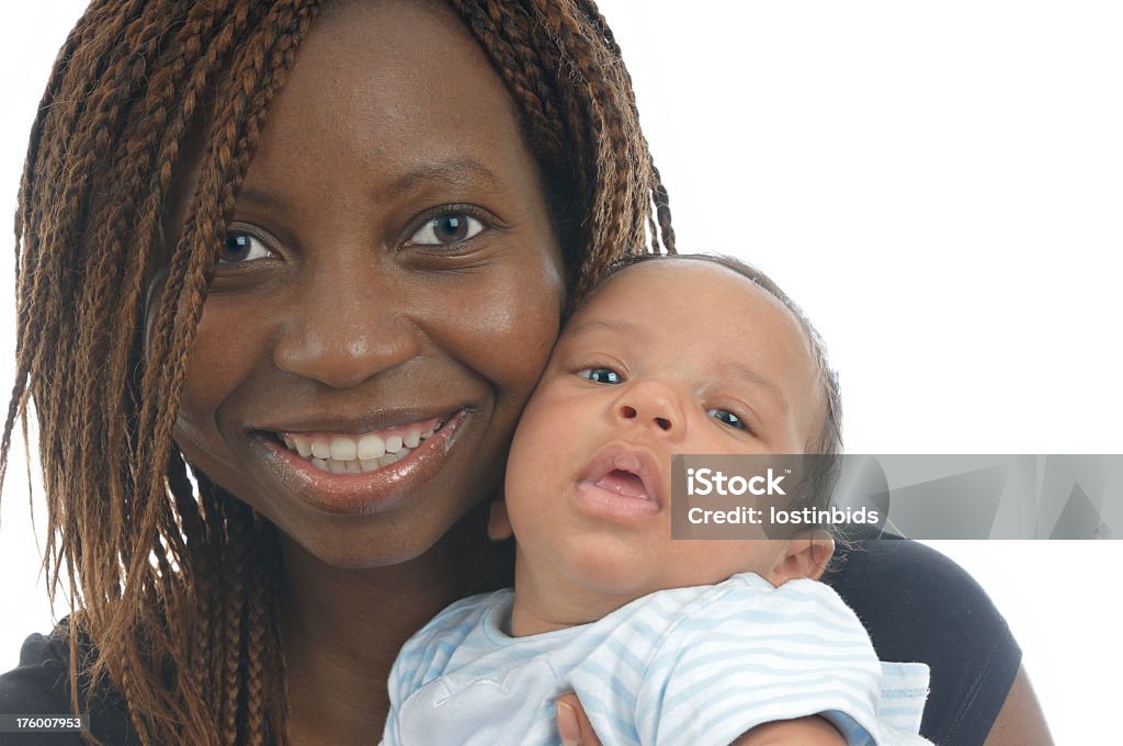 Afrikanische amerikanische Frau mit Ihrem Baby Blick in die Kamera - Lizenzfrei Baby Stock-Foto