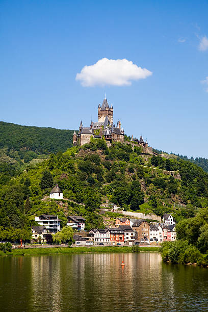 Reichsburg Cochem のモーゼルヴァレイ ストックフォト