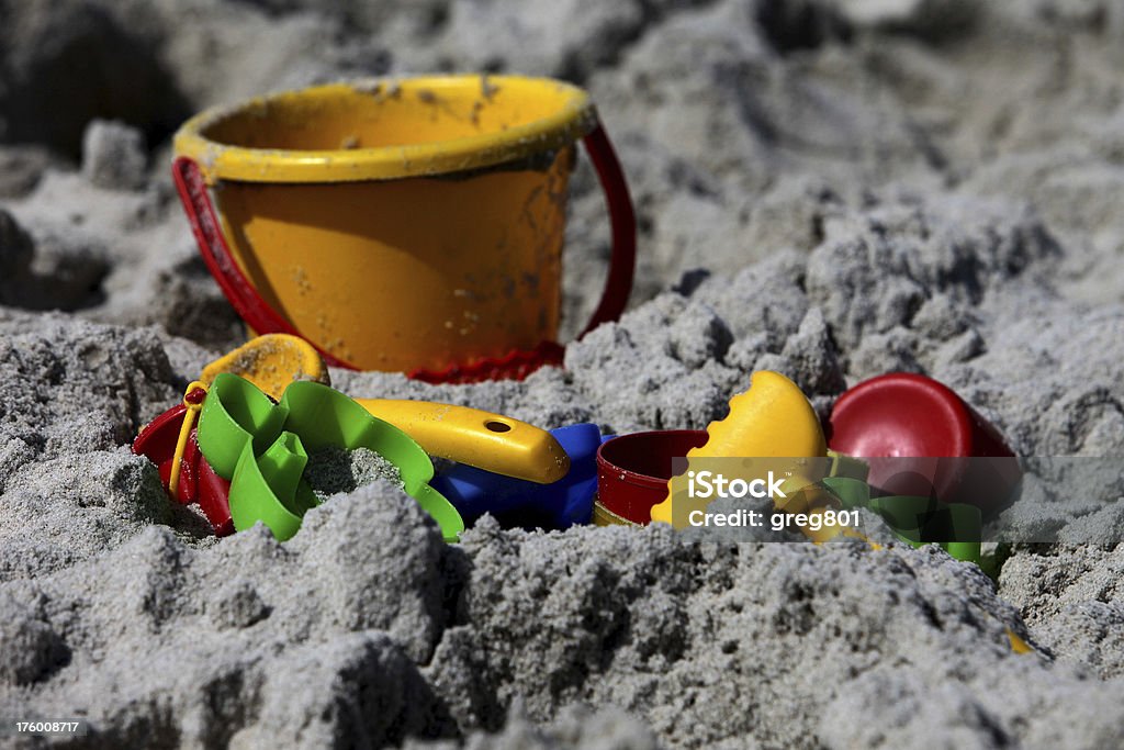 バケットの砂とスコップ - おもちゃのロイヤリティフリーストックフォト