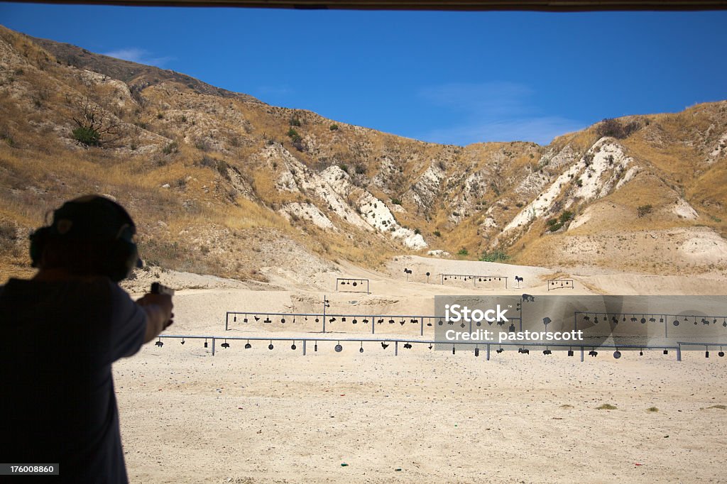 Silouette en la pistola de tiro en el condado de Los Ángeles - Foto de stock de Tiro al blanco libre de derechos