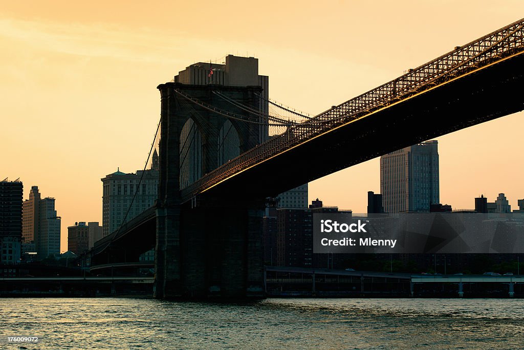 Pont de Brooklyn à New York au coucher du soleil - Photo de Architecture libre de droits