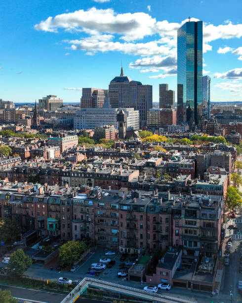 знаменитый бэк-бэй в бостоне - boston back bay residential district architecture стоковые фото и изображения