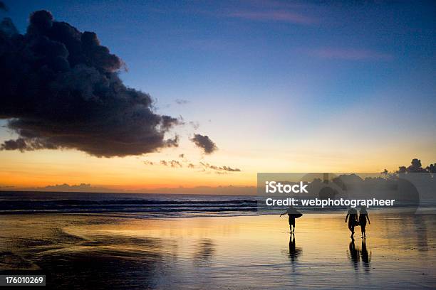 Foto de Pôr Do Sol Na Praia e mais fotos de stock de Ajardinado - Ajardinado, Andar, Arrebentação