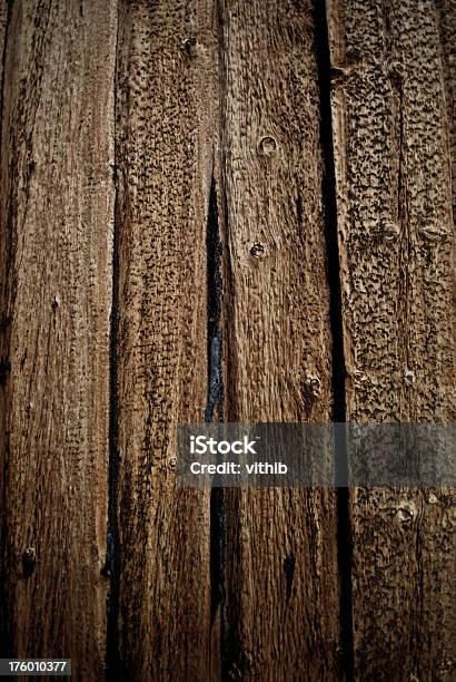 Zbliżenie Stare Drewniane Tekstury I Zniszczony Przez Warunki Atmosferyczne Filarach - zdjęcia stockowe i więcej obrazów Abstrakcja
