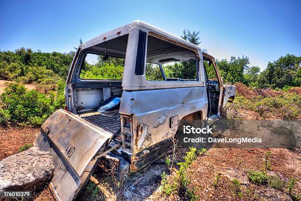 Abbandonato Noleggio Auto - Fotografie stock e altre immagini di 4x4 - 4x4, Abbandonato, Ambientazione esterna