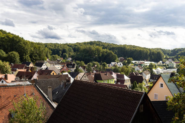 tejados de las casas en gößweinstein, alemania - gößweinstein fotografías e imágenes de stock